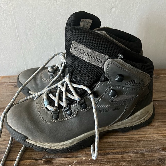 Columbia Grey Newton Ridge Plus Waterproof Hiking Boots Size 6.5 - Picture 4 of 9